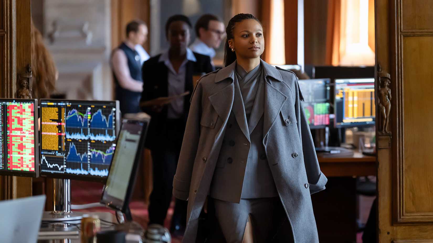 Harper em cena da quarta temporada de Industry