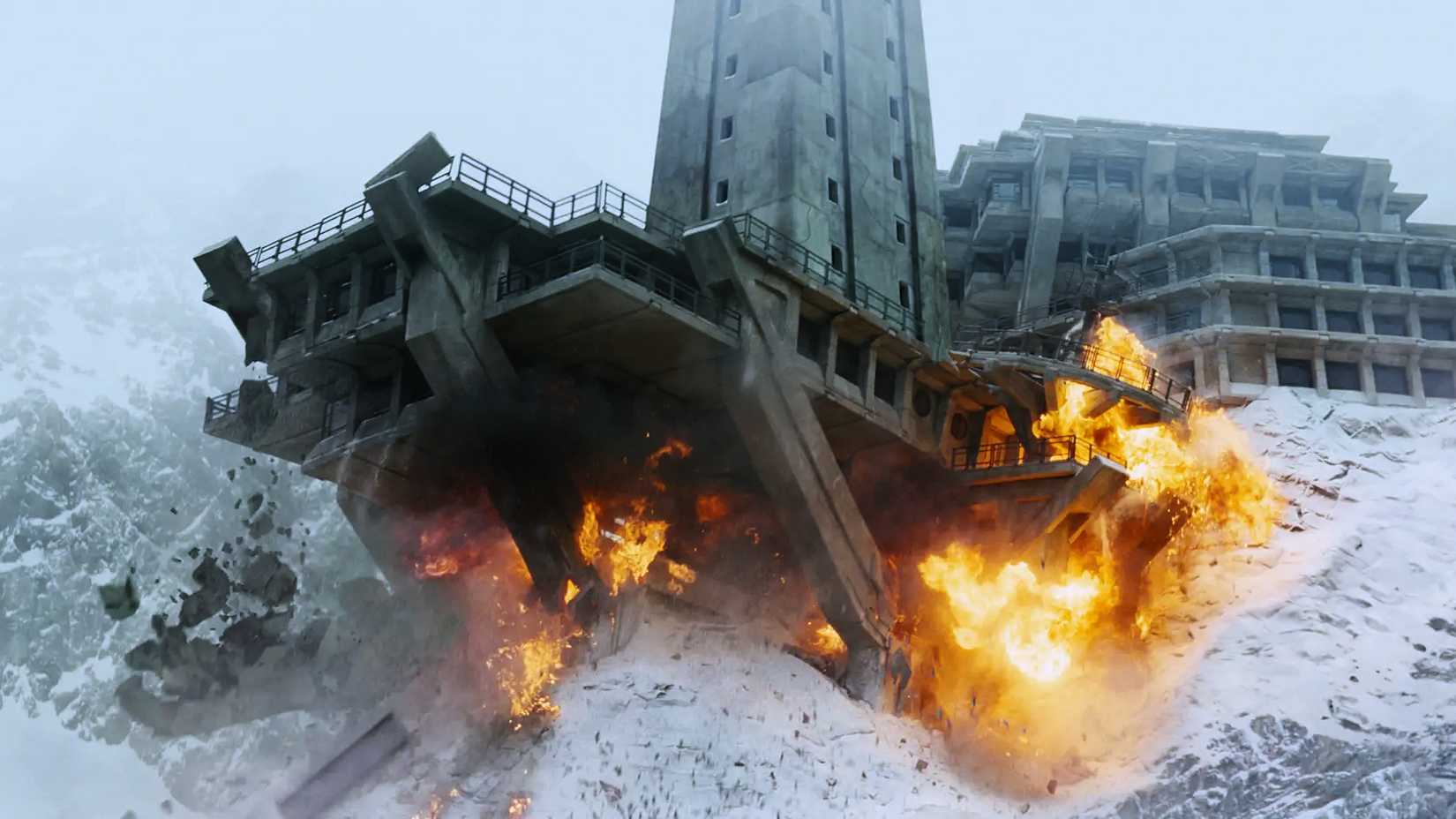 Base Exploding The Ending of Inception Secretly Commits Nolan's Worst Movie Mistake