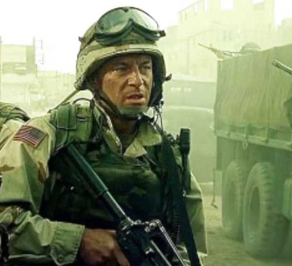 Jason Isaacs as Steele in Black Hawk Down