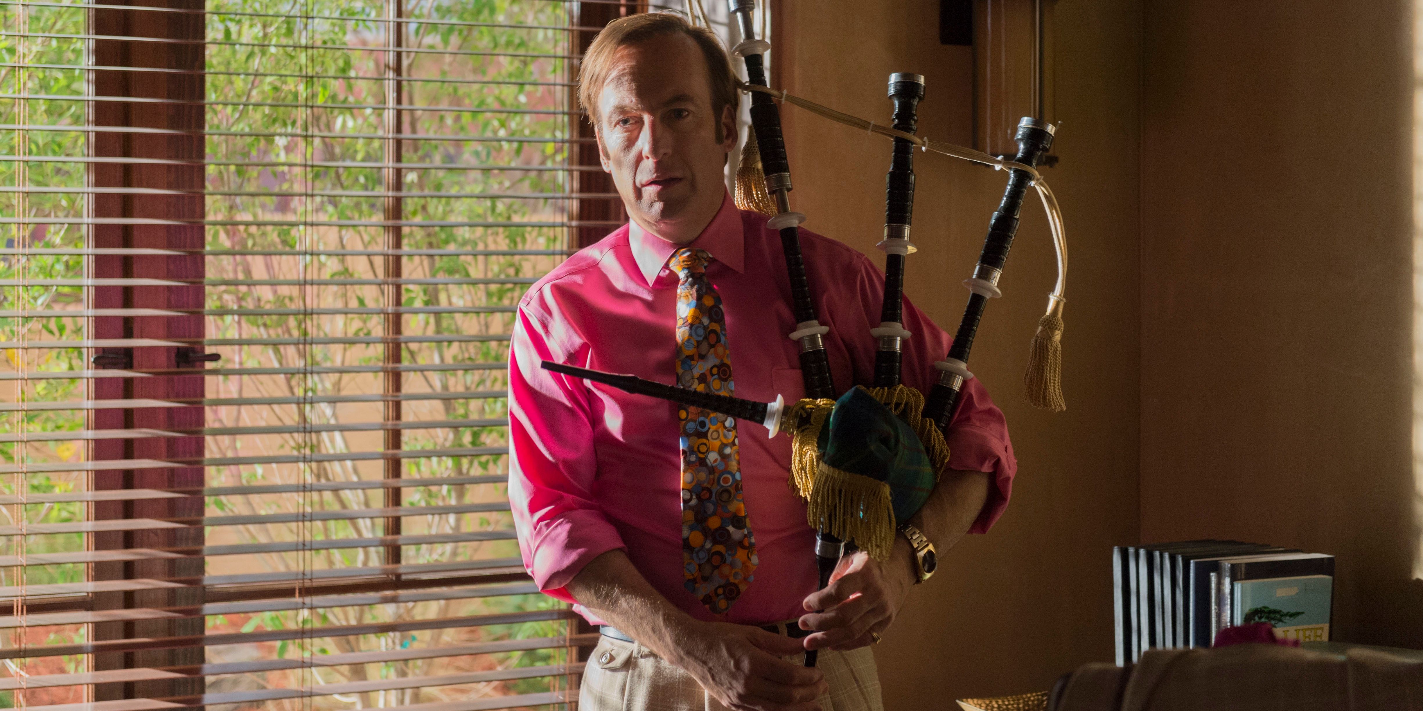Jimmy McGill tocando gaita de foles