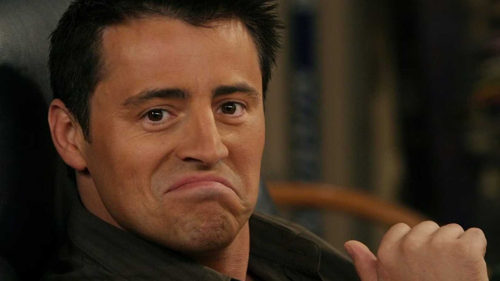 Across 10 Seasons, Every FRIENDS Character Kissed (With One Surprise Exception)