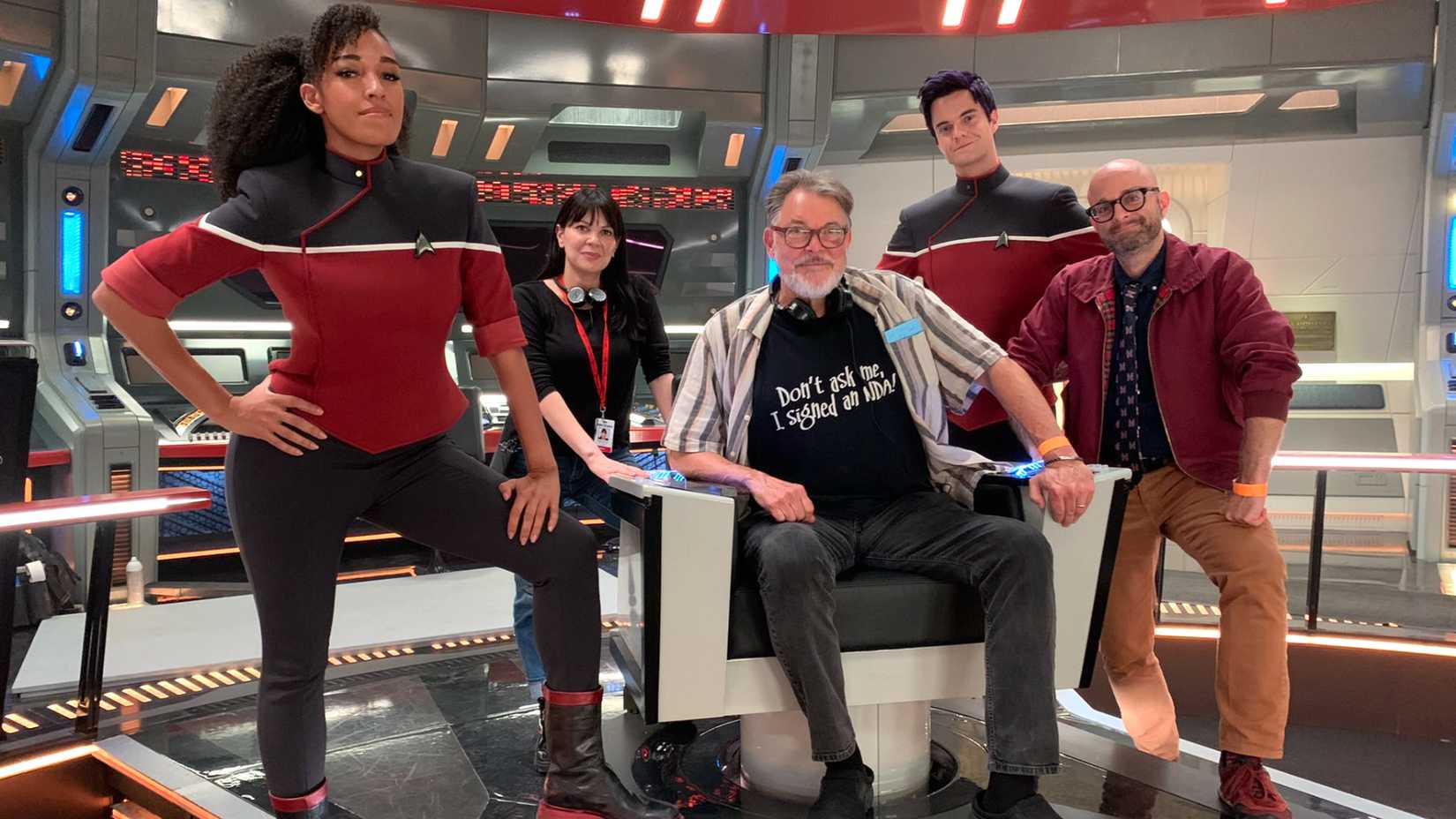 Jonathan Frakes Directs Action-Packed Star Trek: Starfleet Academy Episode 9 5 Jonathan Frakes directing Strange New Worlds