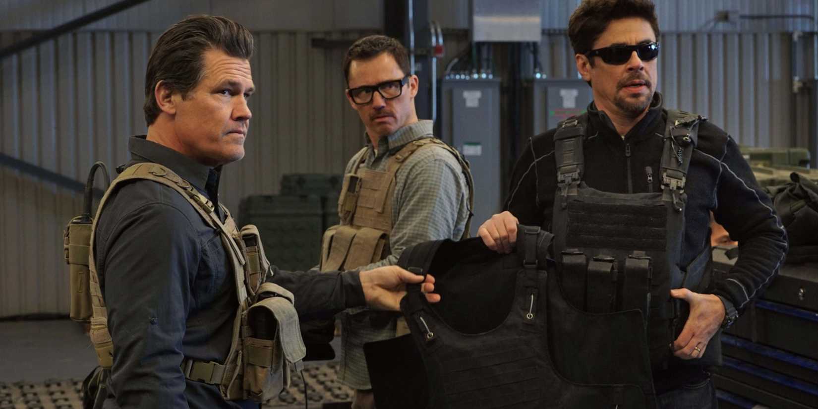 Josh Brolin and Benicio Del Toro in Sicario
