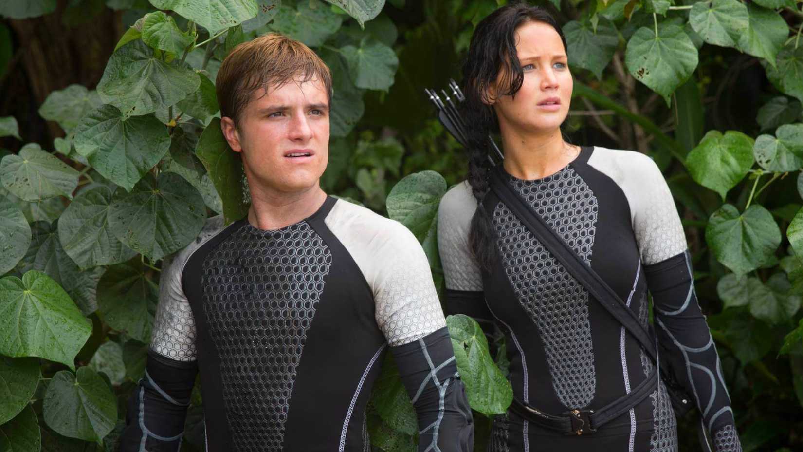 Josh Hutcherson e Jennifer Lawrence em Jogos Vorazes: Em Chamas