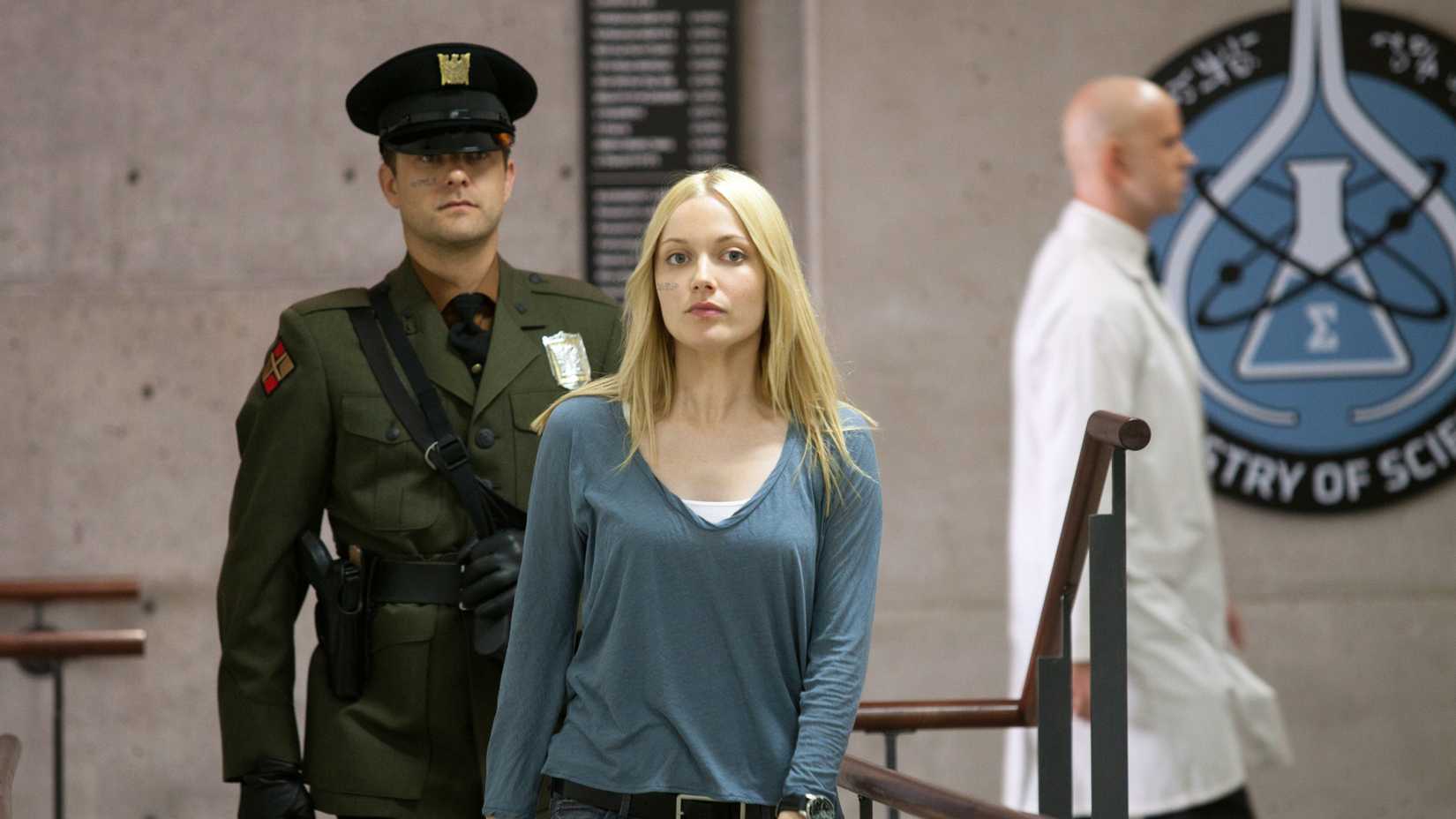 Joshua Jackson e Georgina Haig em Fringe