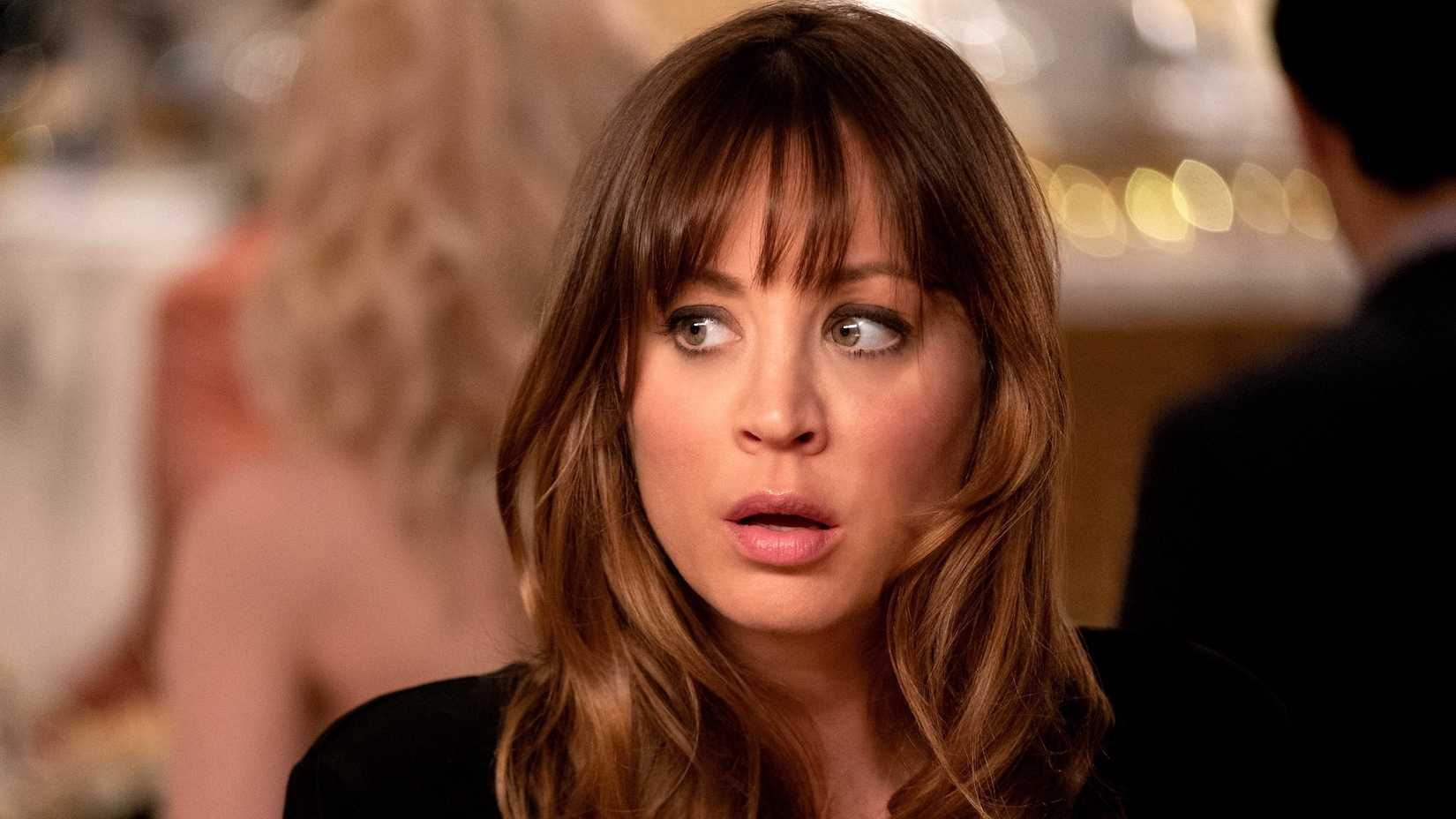 Kaley Cuoco em cena de 'Based on a True Story'