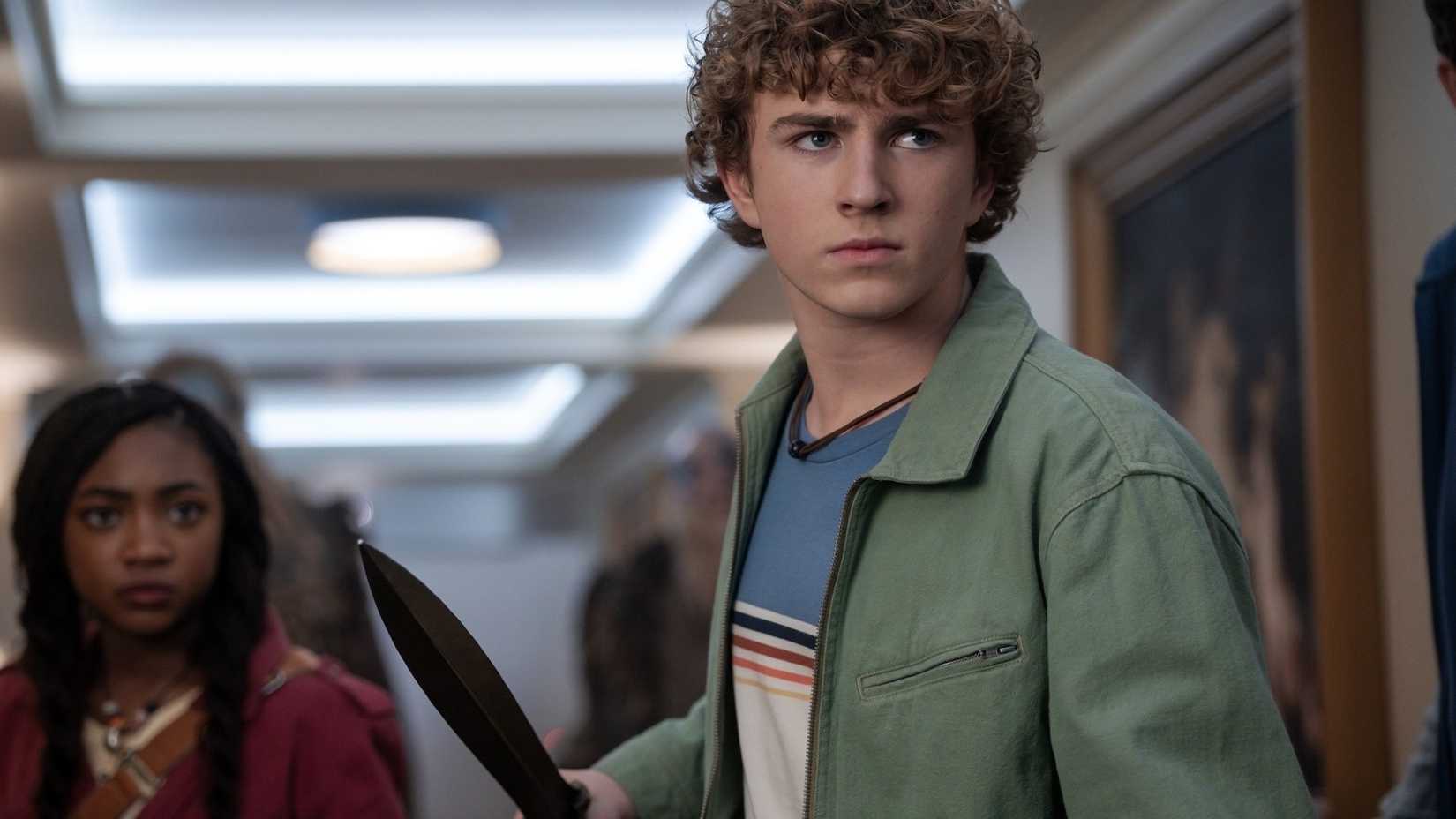 Leah Sava Jeffries como Annabeth Chase e Walker Scobell como Percy Jackson