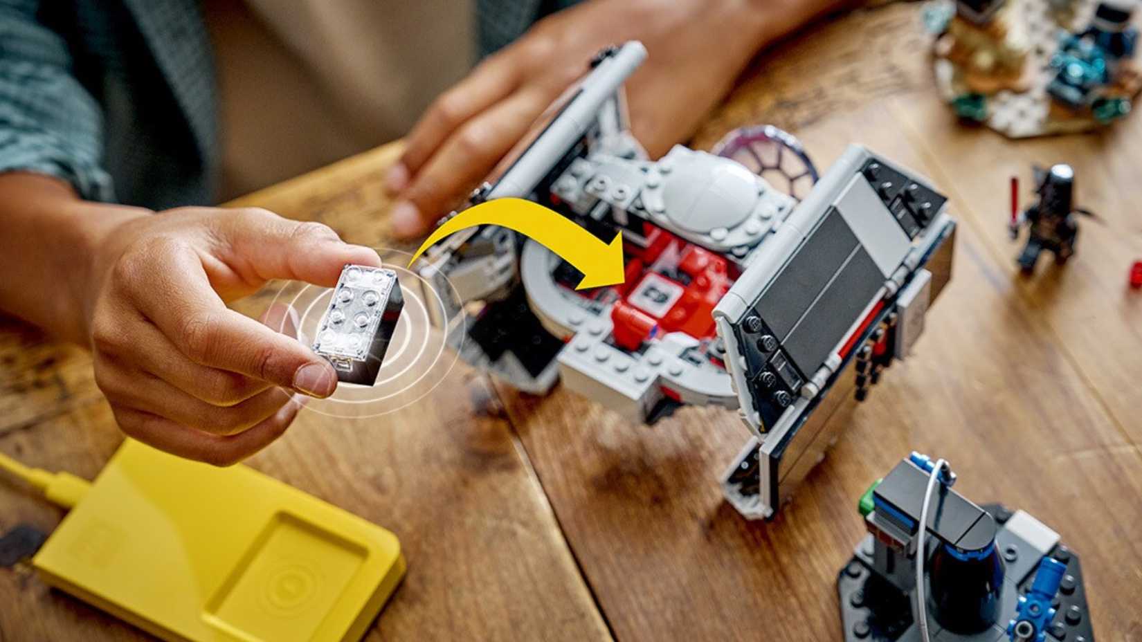 LEGO ve Star Wars'tan Çarpıcı Hamle: Akıllı Tuğla Dönemi Başlıyor! 2 lego vader tie advanced 75421 with smart brick