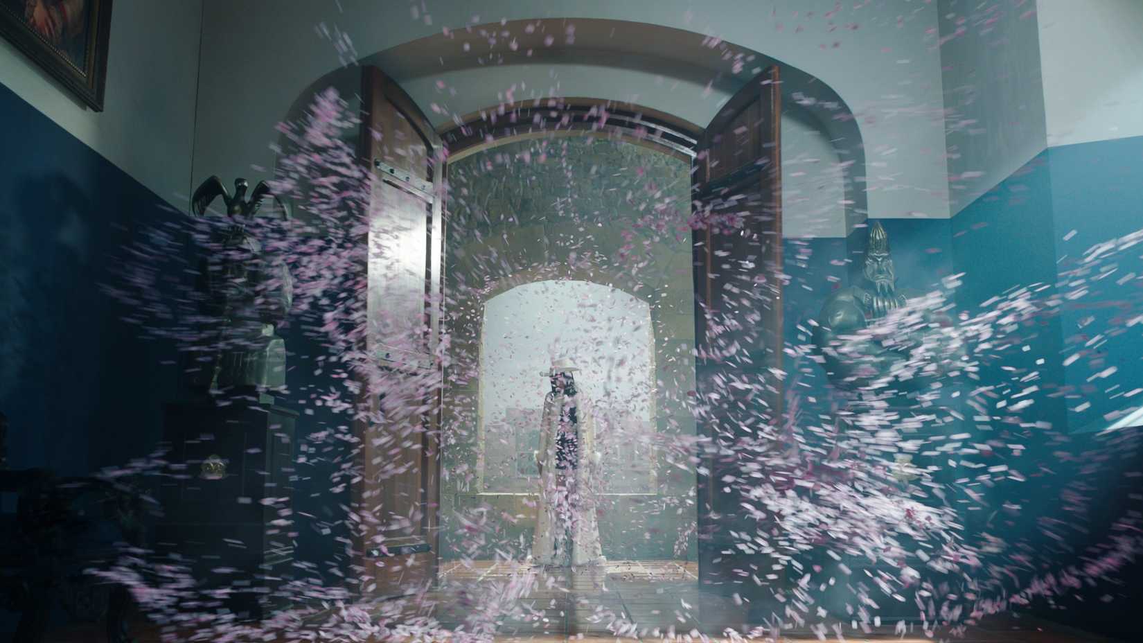 Lera Abova as Nico Robin using her powers in One Piece season 2