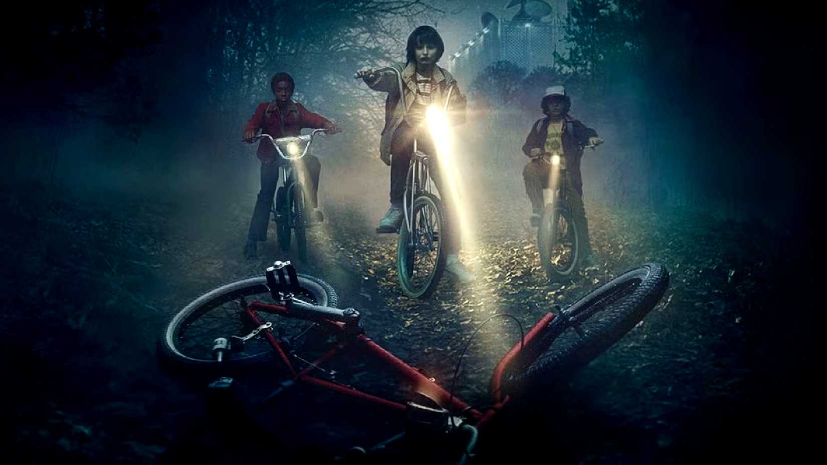 Mike, Lucas e Dustin em cena da primeira temporada de Stranger Things