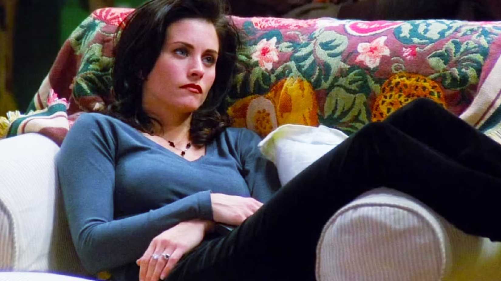 Across 10 Seasons, Every FRIENDS Character Kissed (With One Surprise Exception)