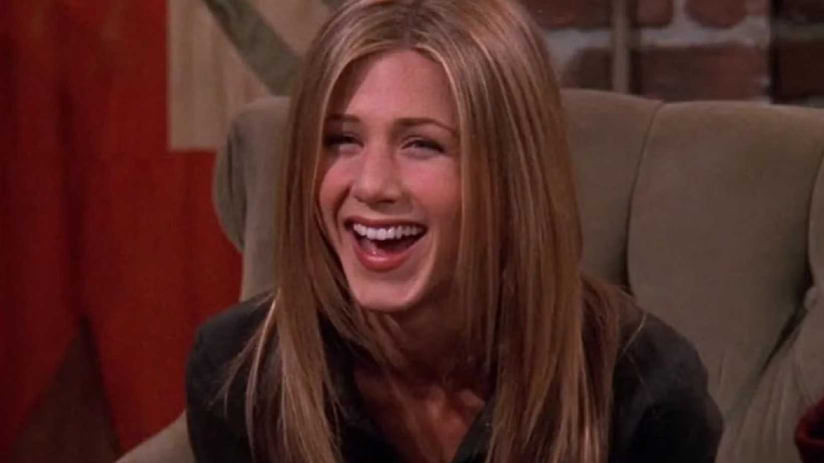 Across 10 Seasons, Every FRIENDS Character Kissed (With One Surprise Exception)