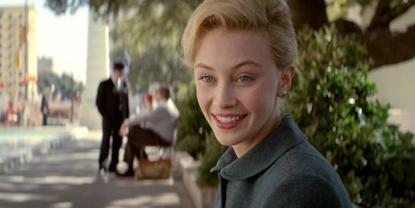 Sadie smiles in 11.22.63