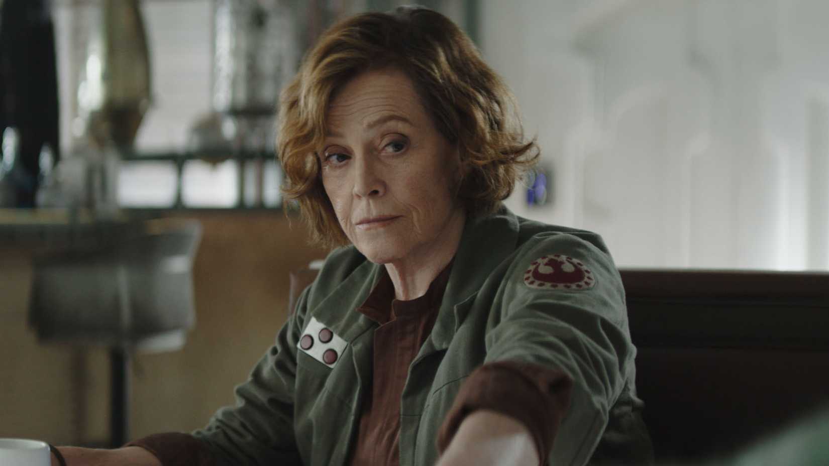 Sigourney Weaver como Coronel Ward em The Mandalorian & Grogu