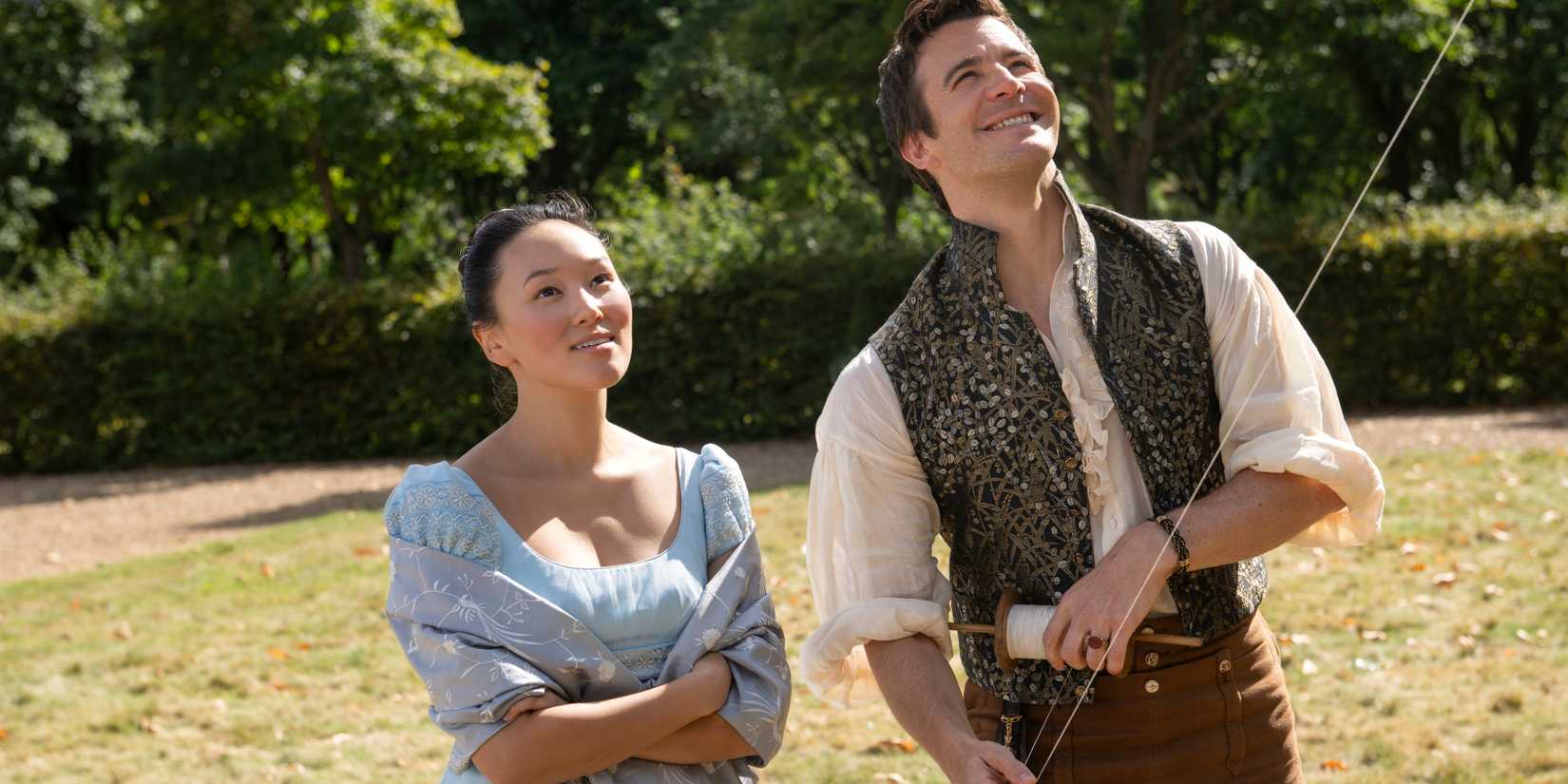 Yerin Ha as Sophie Baek and Luke Thompson as Benedict Bridgerton in Season 4 episode 3