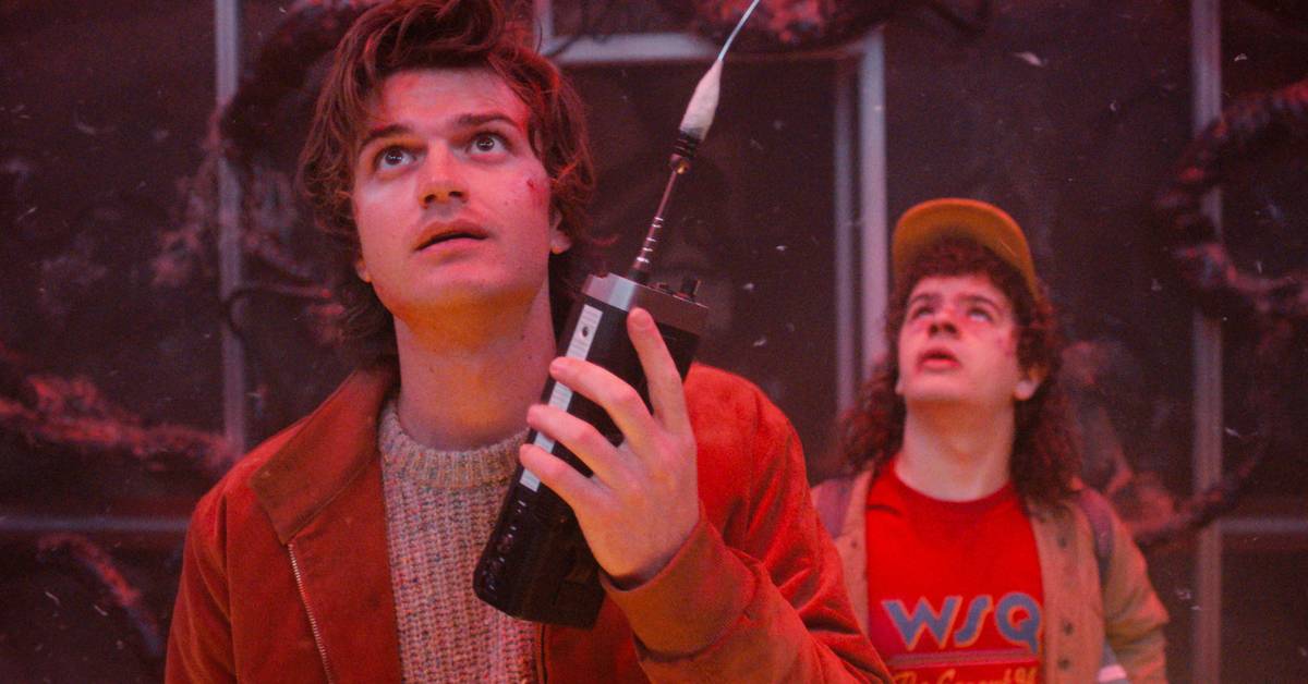 screenrant.com - El Kuiper - Steve's Terrifying Moment In Stranger Things Finale 'Wasn't Designed To Torture Fans,' Says Duffer Bros