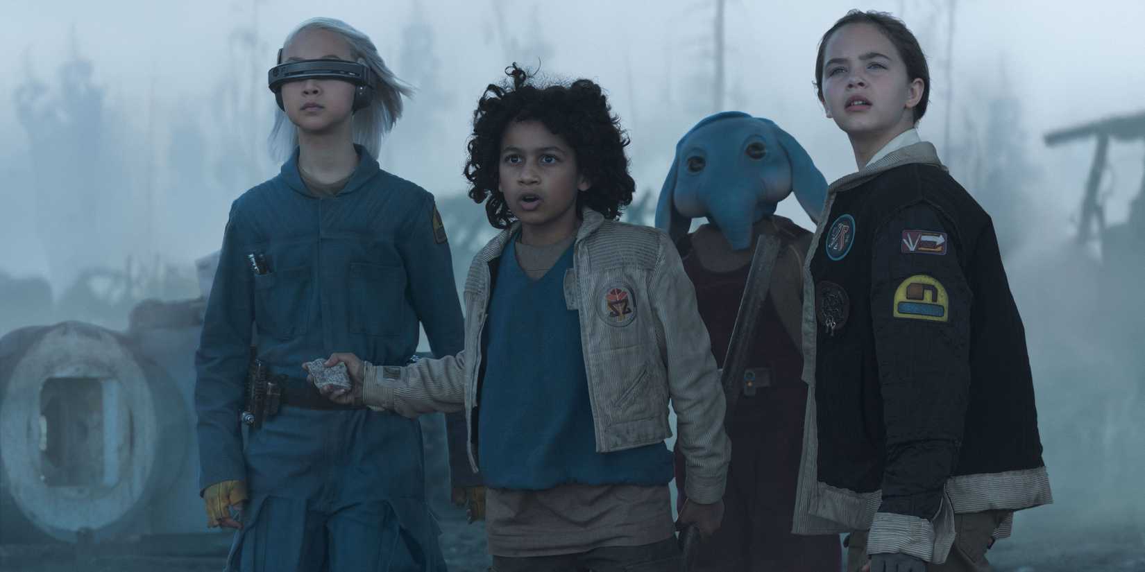The kids looking off-screen in Star Wars Skeleton Crew