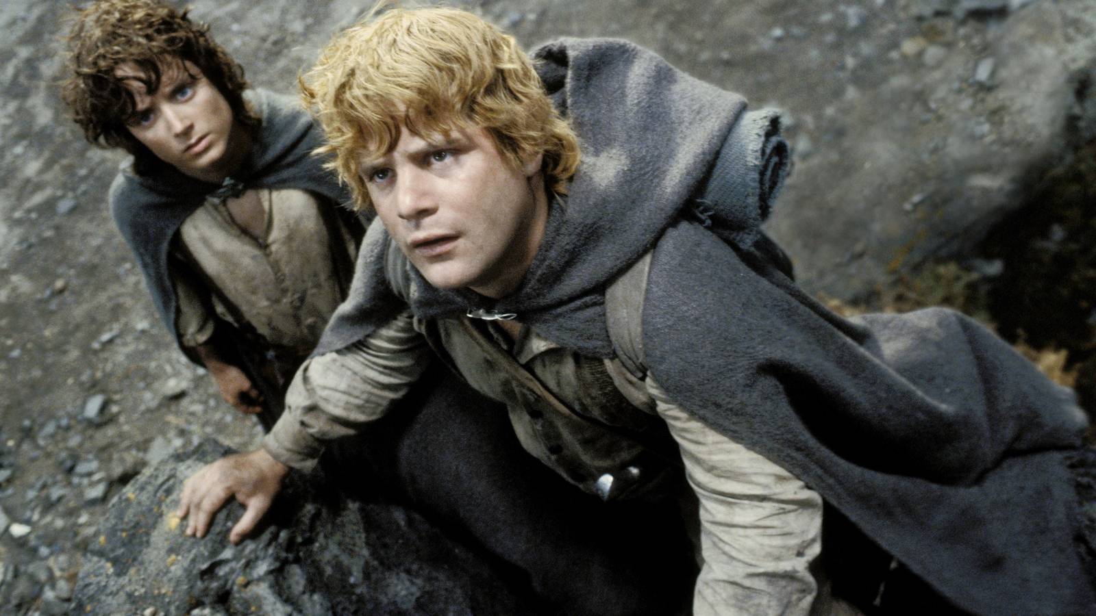 Frodo (Elijah Wood) and Sam (Sean Astin) looking up with trepidation In The Lord of the Rings: The Return of the King
