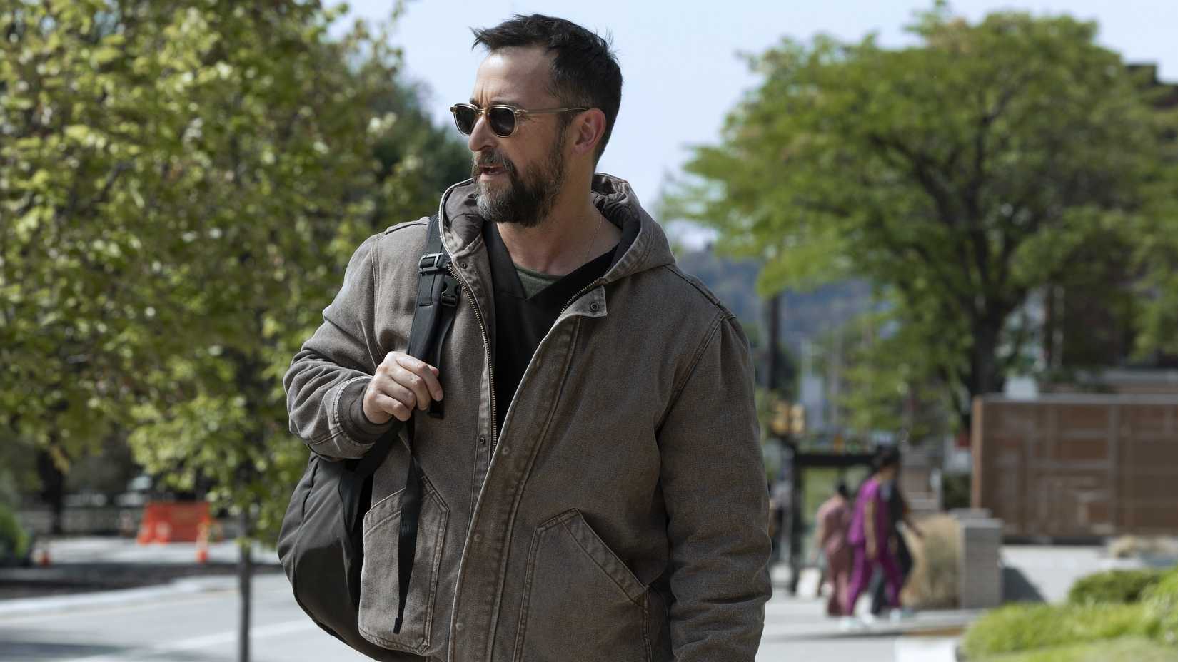 Dr. Michael "Robby" Robinavitch (Noah Wyle) wearing a jacket and sunglasses in The Pitt season 2