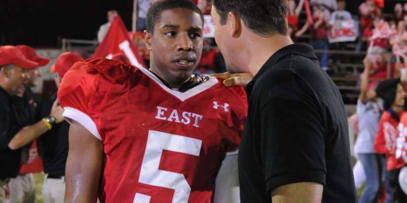 Kyle Chandler's 5-Part Sports Drama Was One Season Away From Being A 10/10 Masterpiece 1 Vince Howard (Michael B Jordan) on the field in uniform talking to Coach Taylor (Kyle Chandler) in Friday Night Lights