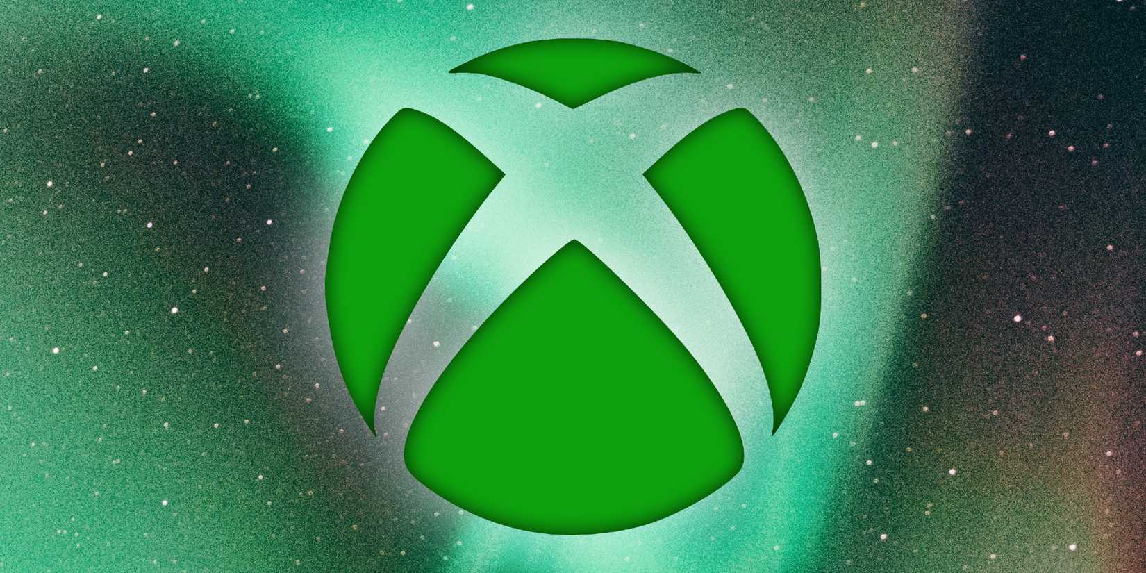 Ein grünes Xbox-Logo über einem Sternenhimmel mit einer Aurora.