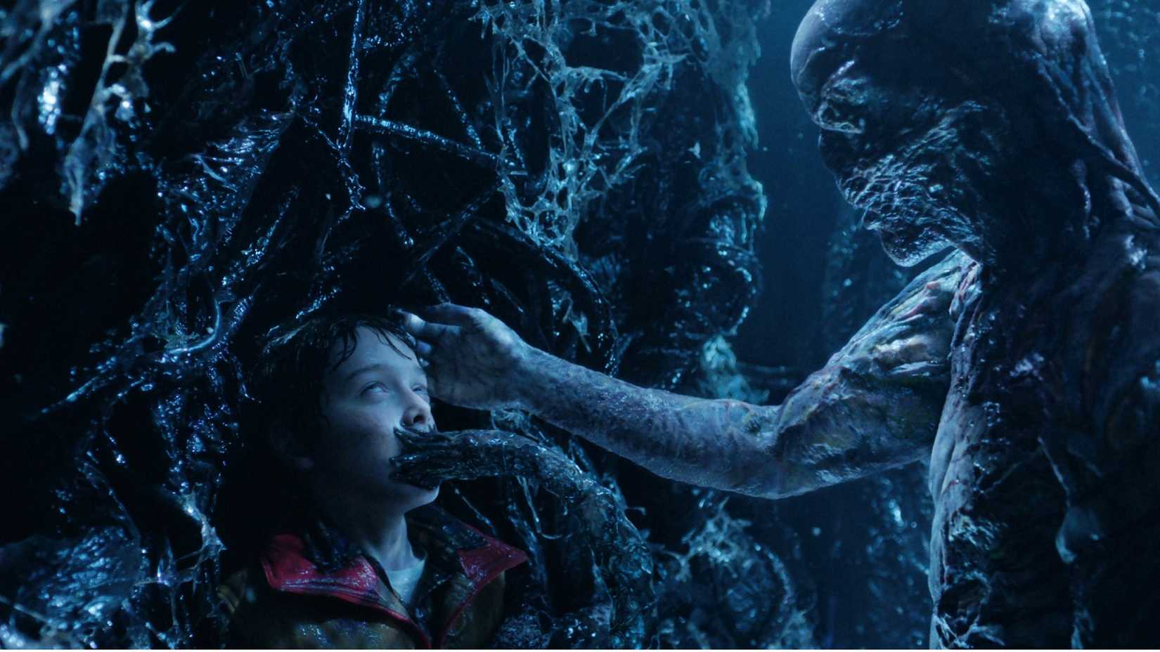 Джейми Кампбел Бауэр в роли Векны с молодым Виллом Байерсом в "Подземелье".