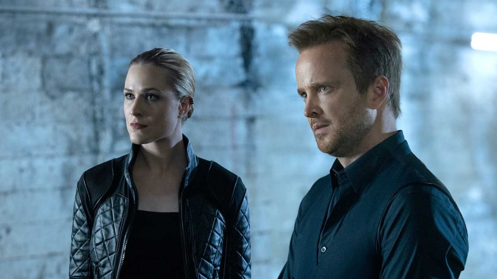 Caleb (Aaron Paul) e Dolores (Evan Rachel Wood) em Westworld