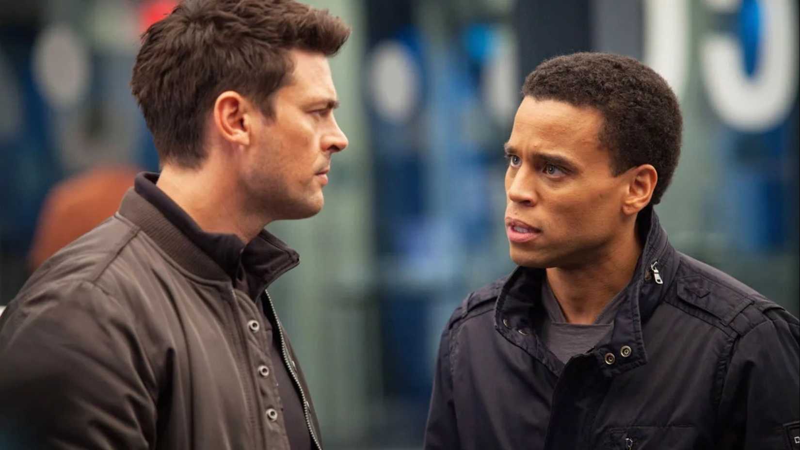 Karl Urban e Michael Ealy em Almost Human.