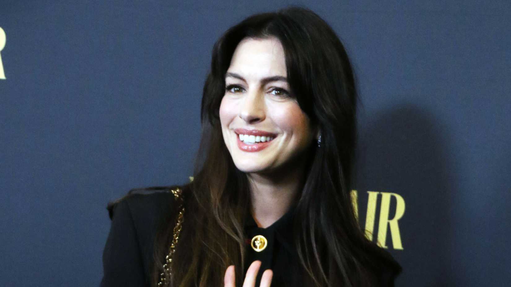 anne hathaway on the red carpet for the apprentice premiere