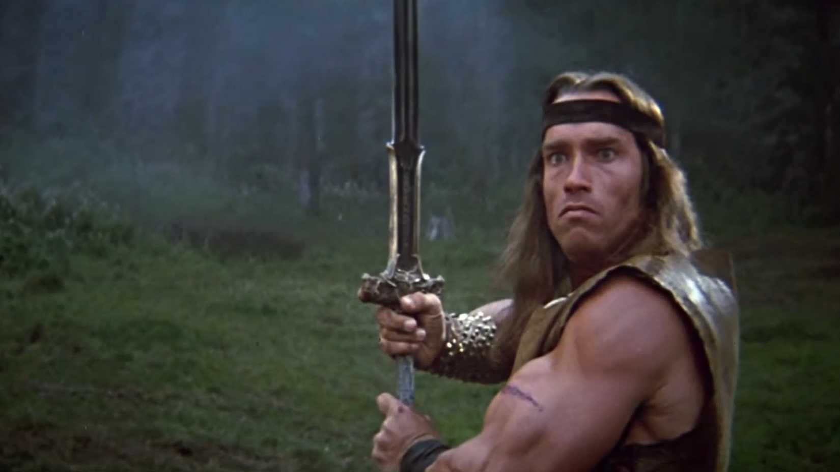 Arnold Schwarzenegger como Conan em Conan, o Destruidor, do trailer oficial.
