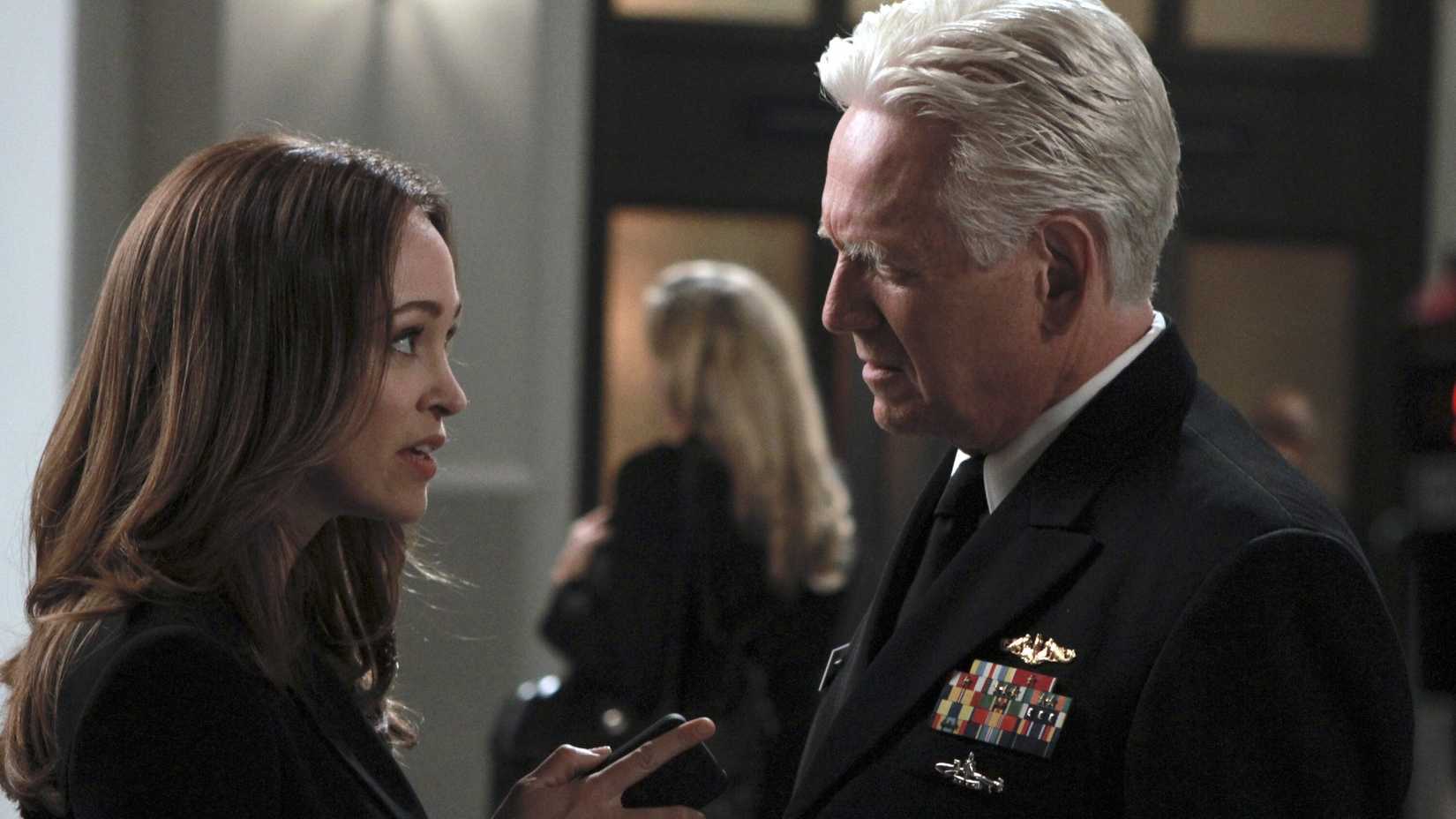Autumn Reeser e Bruce Davison em Last Resort