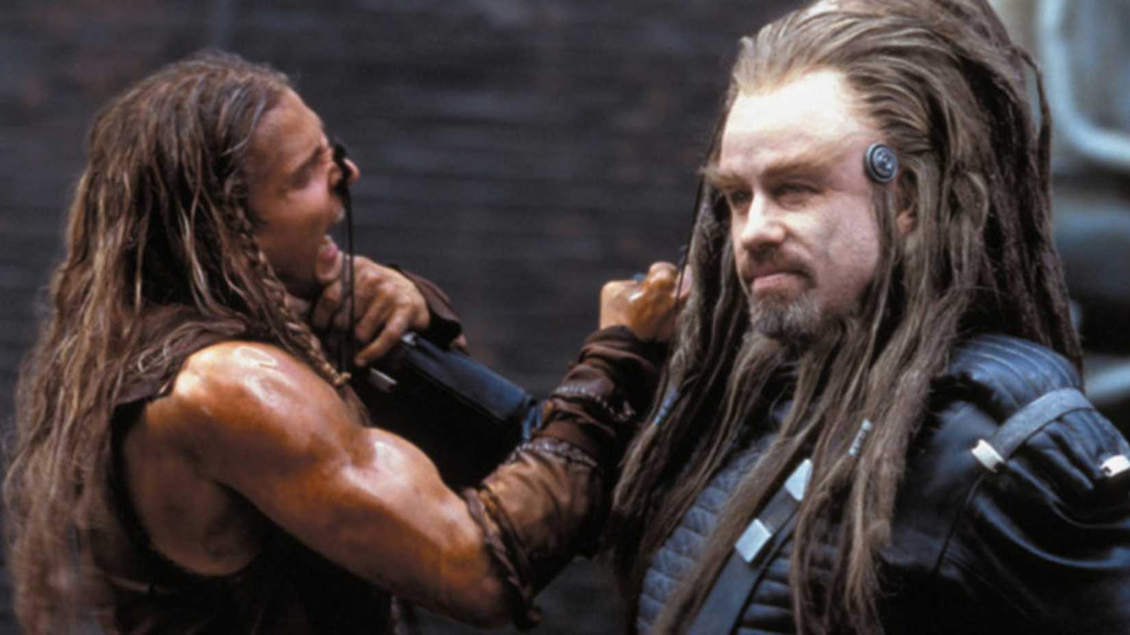 John Travolta estrangula Barry Pepper em Battlefield Earth
