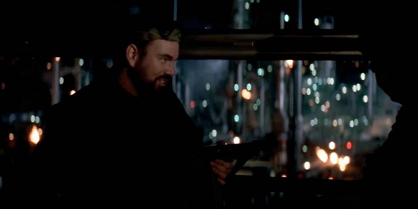 Билли Боб Тортон в роли Хомера с оружием в *On Deadly Ground*