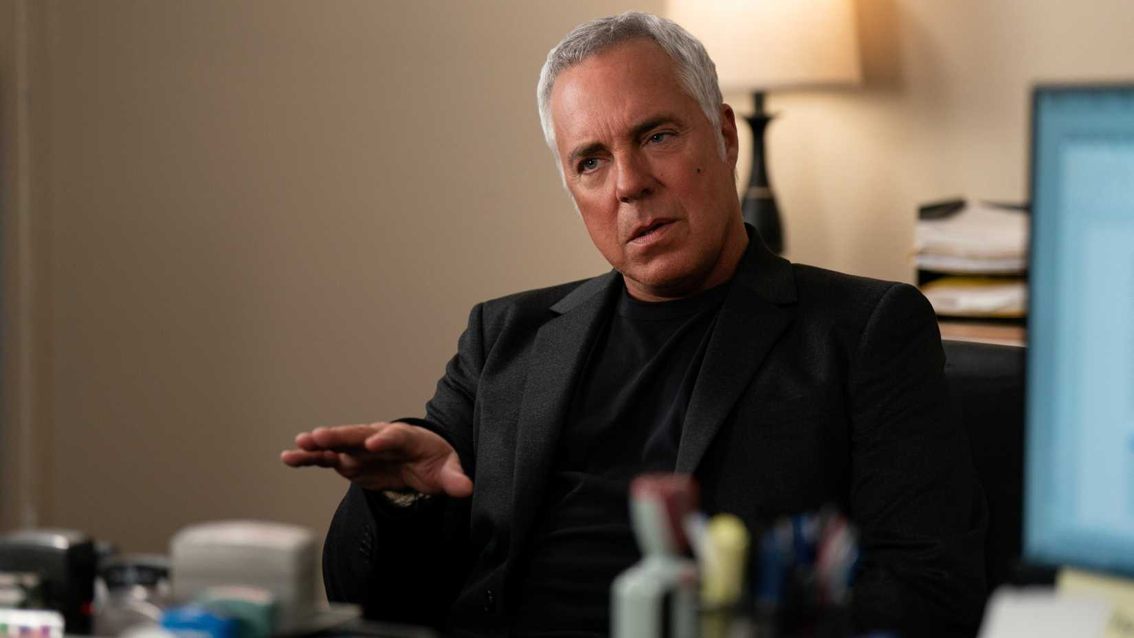Titus Welliver’s Prime Video Return Secretly Confirms Bosch Never Ended 1 Bosch with his hand out in Bosch Legacy season 3