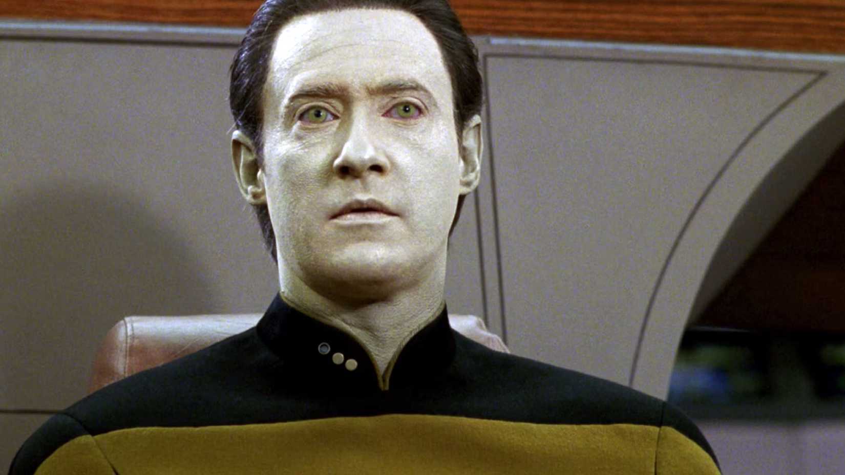 Brent Spiner como Data em Star Trek: A Nova Geração.