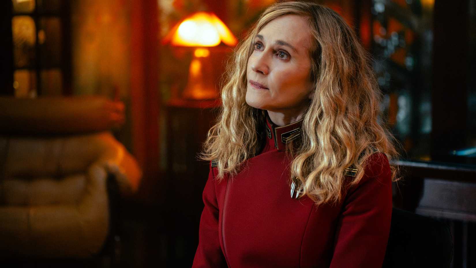 Capitã Ake preocupada em Star Trek: Starfleet Academy