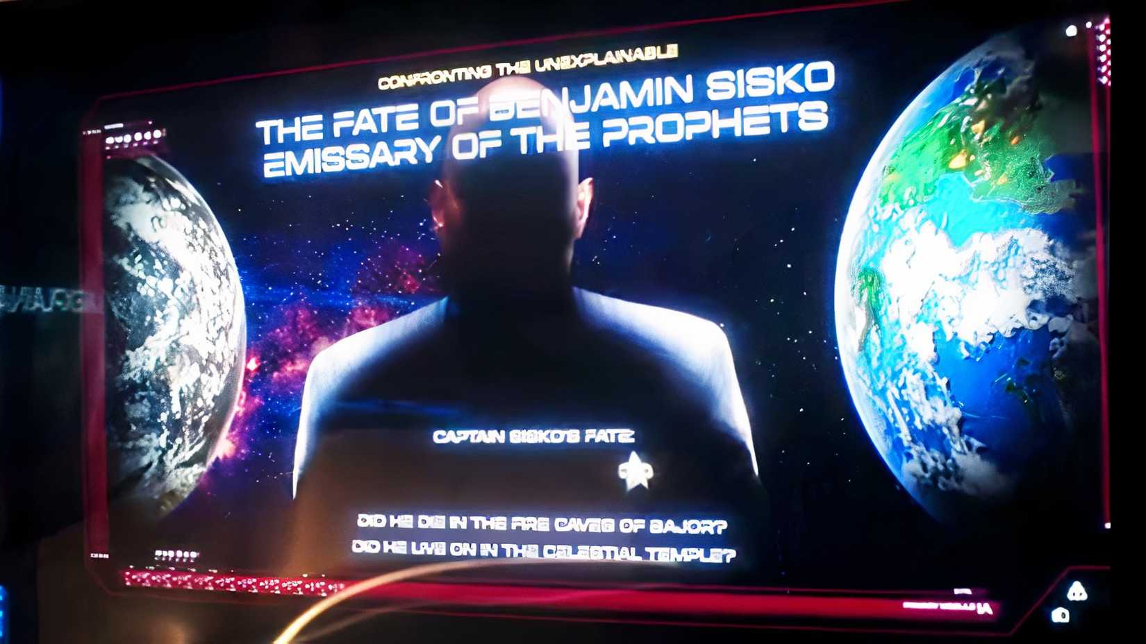 Captain Sisko auf einem Bildschirm in Star Trek: Starfleet Academy.