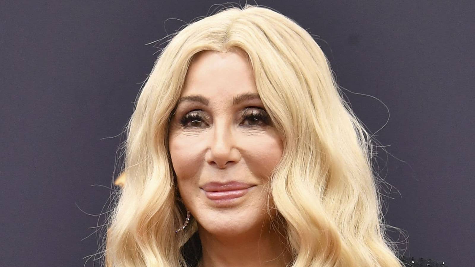 Cher's Grammy Gaffe: Announcing Luther Vandross as Winner Despite Passing in 2005