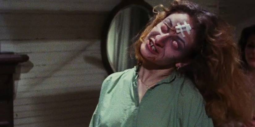 Cheryl se transforma em uma deadite em The Evil Dead