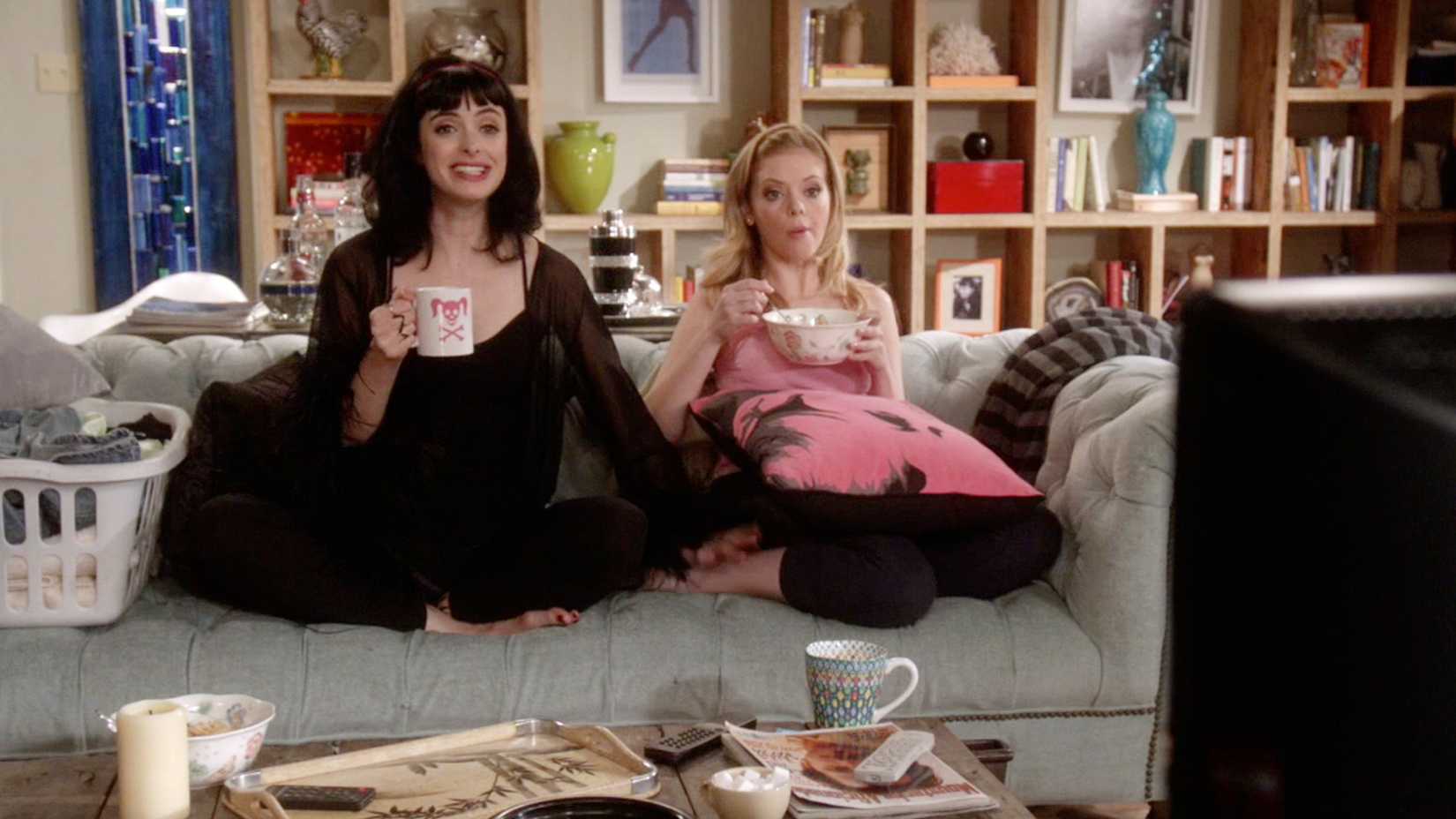 chloe and june watch tv in don't trust the b in apartment 23