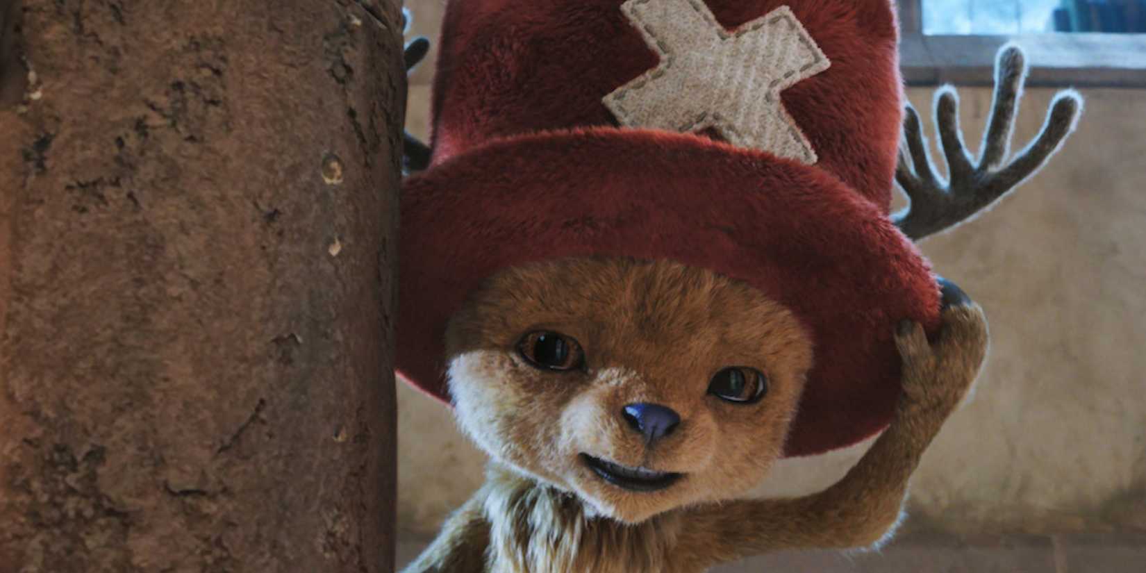Chopper acenando com o chapéu no live-action de One Piece