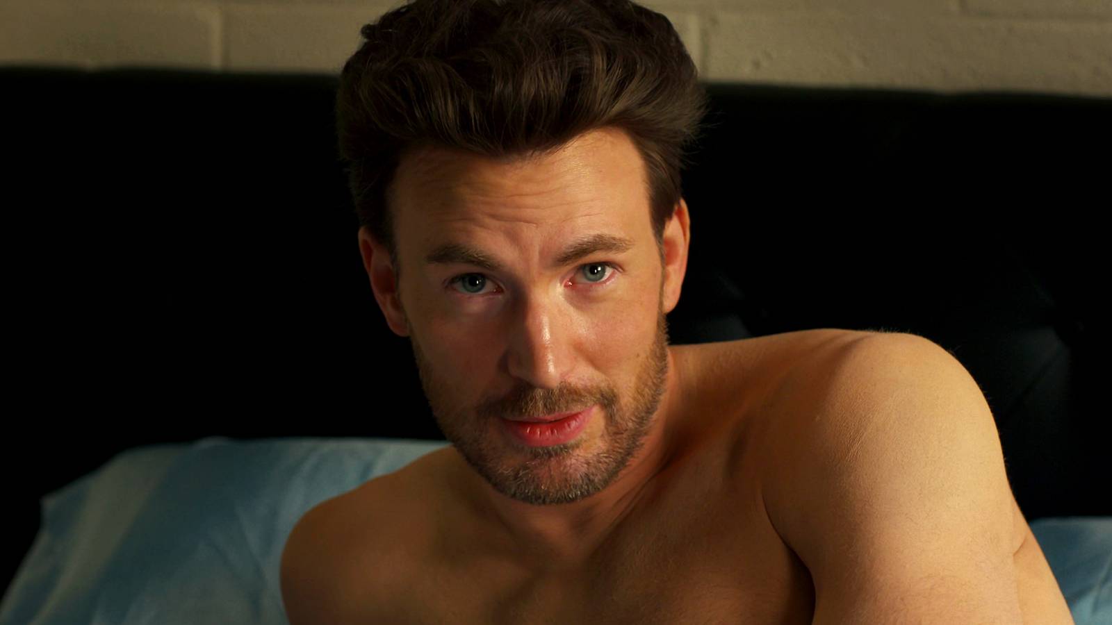 Chris Evans' Divisive 2025 Mystery Thriller Finds New Life On Netflix After Bombing