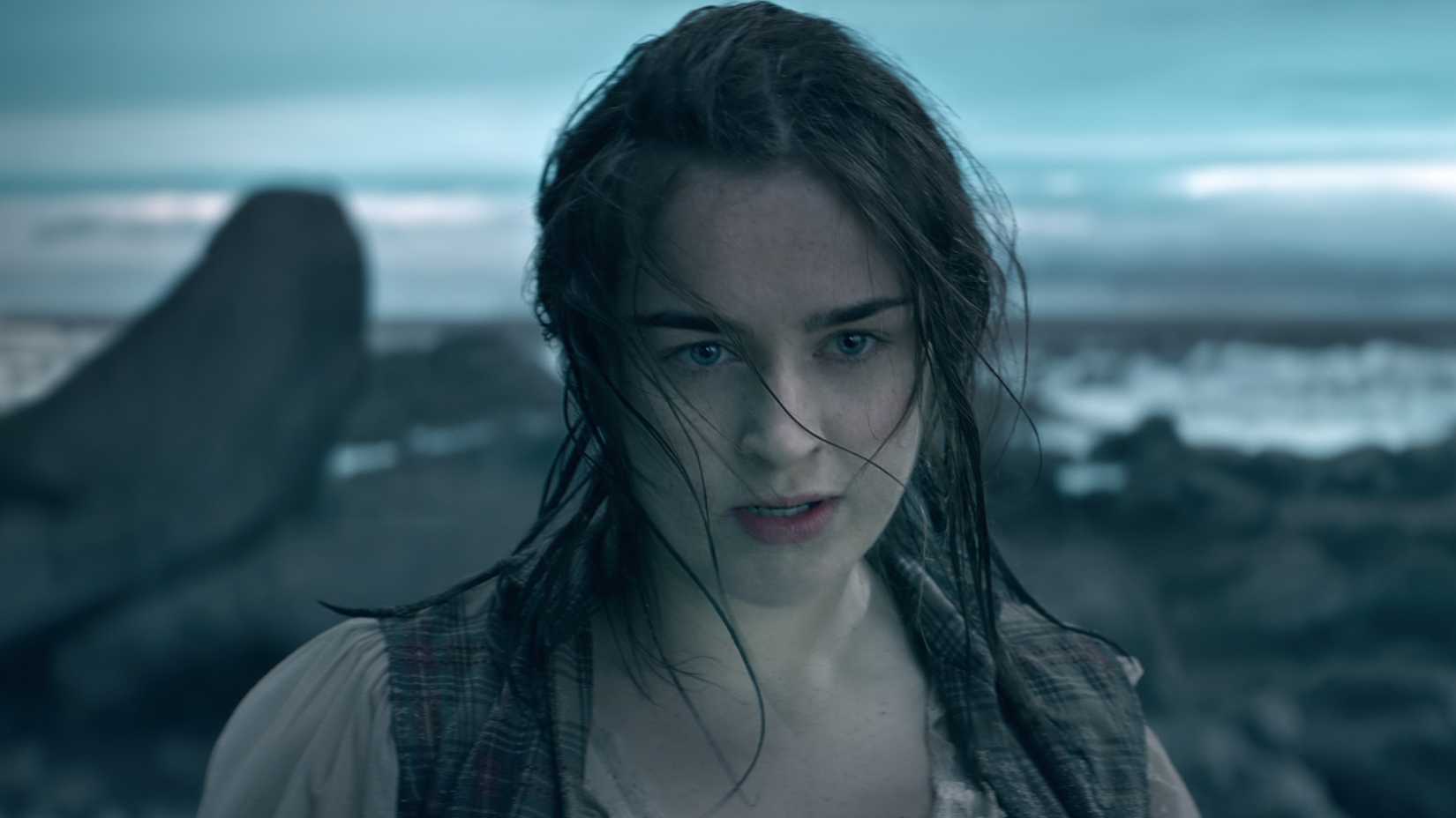 Danielle Galligan como Nina Zenik em Shadow and Bone.