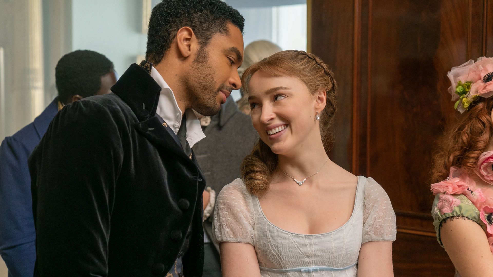 Bridgerton Showrunner Addresses Potentially Recasting Daphne & Simon After Missing Multiple Seasons