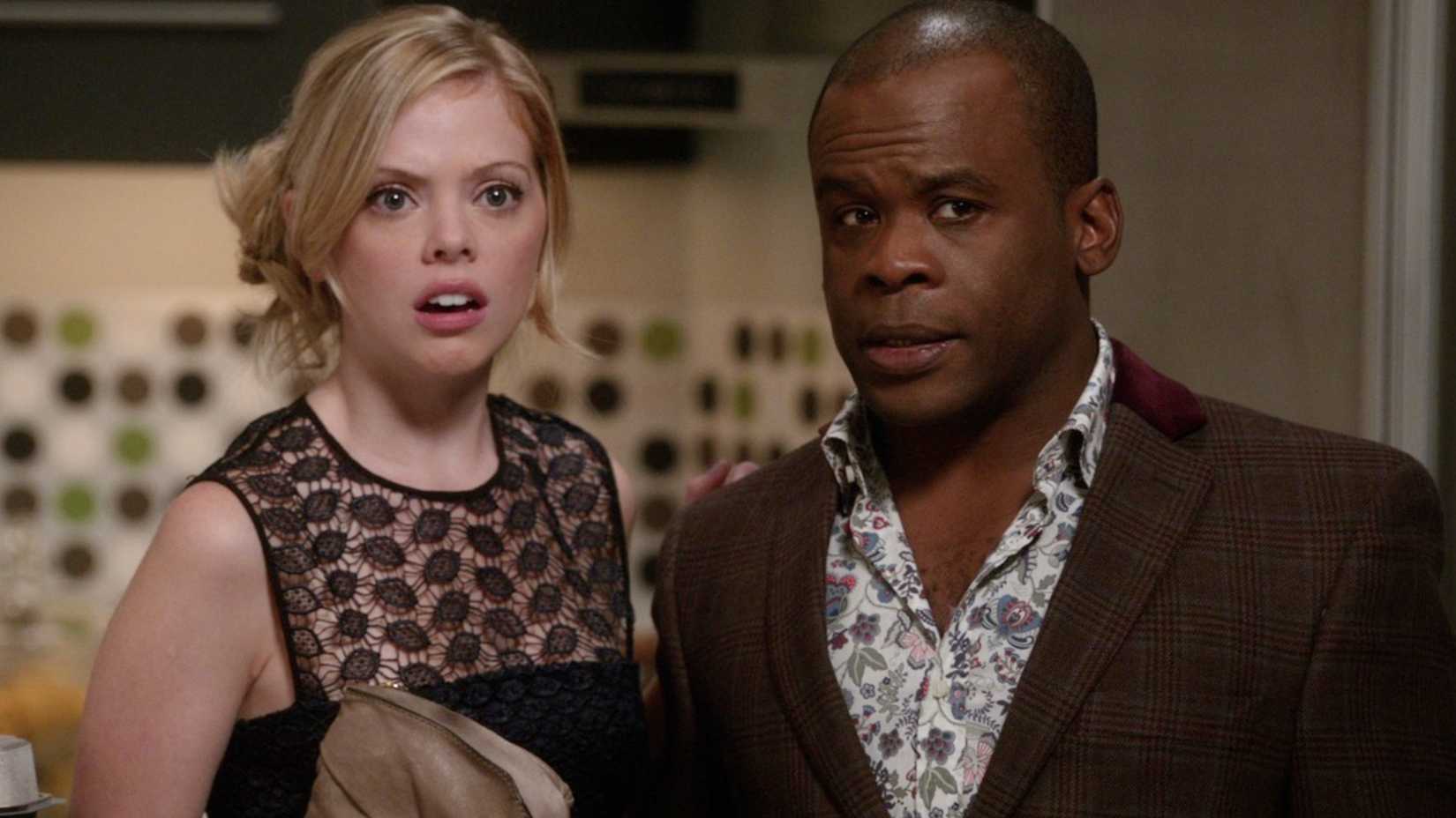 Luther e June em Don't Trust the B---- In Apartment 23