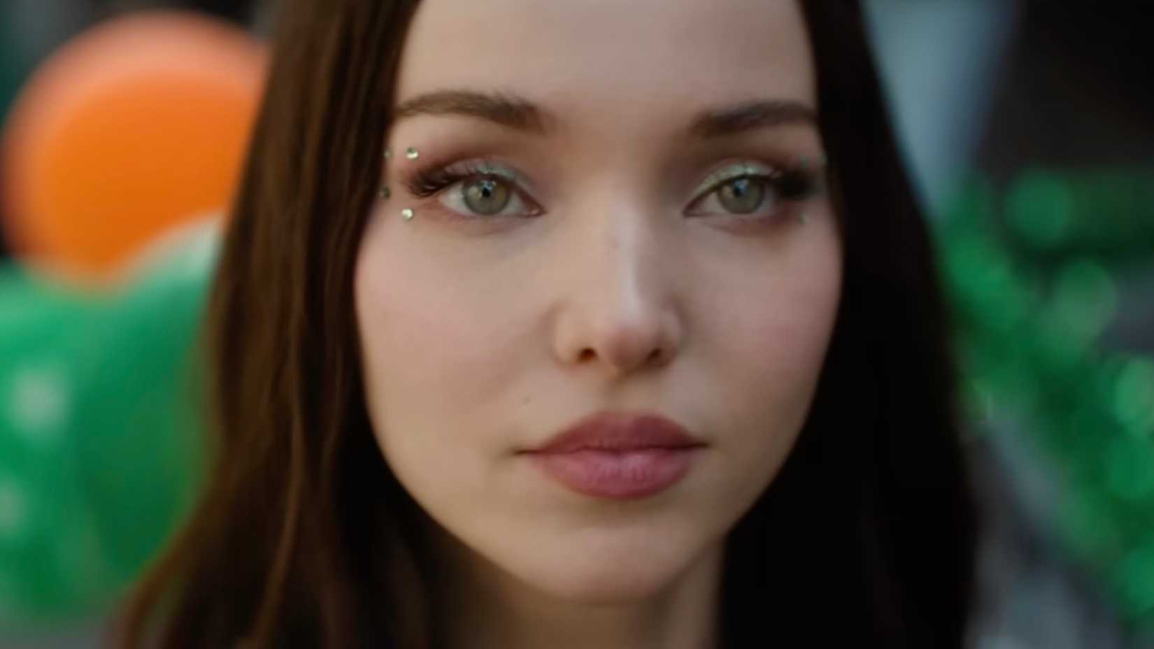 Dove Cameron em 56 Days-1