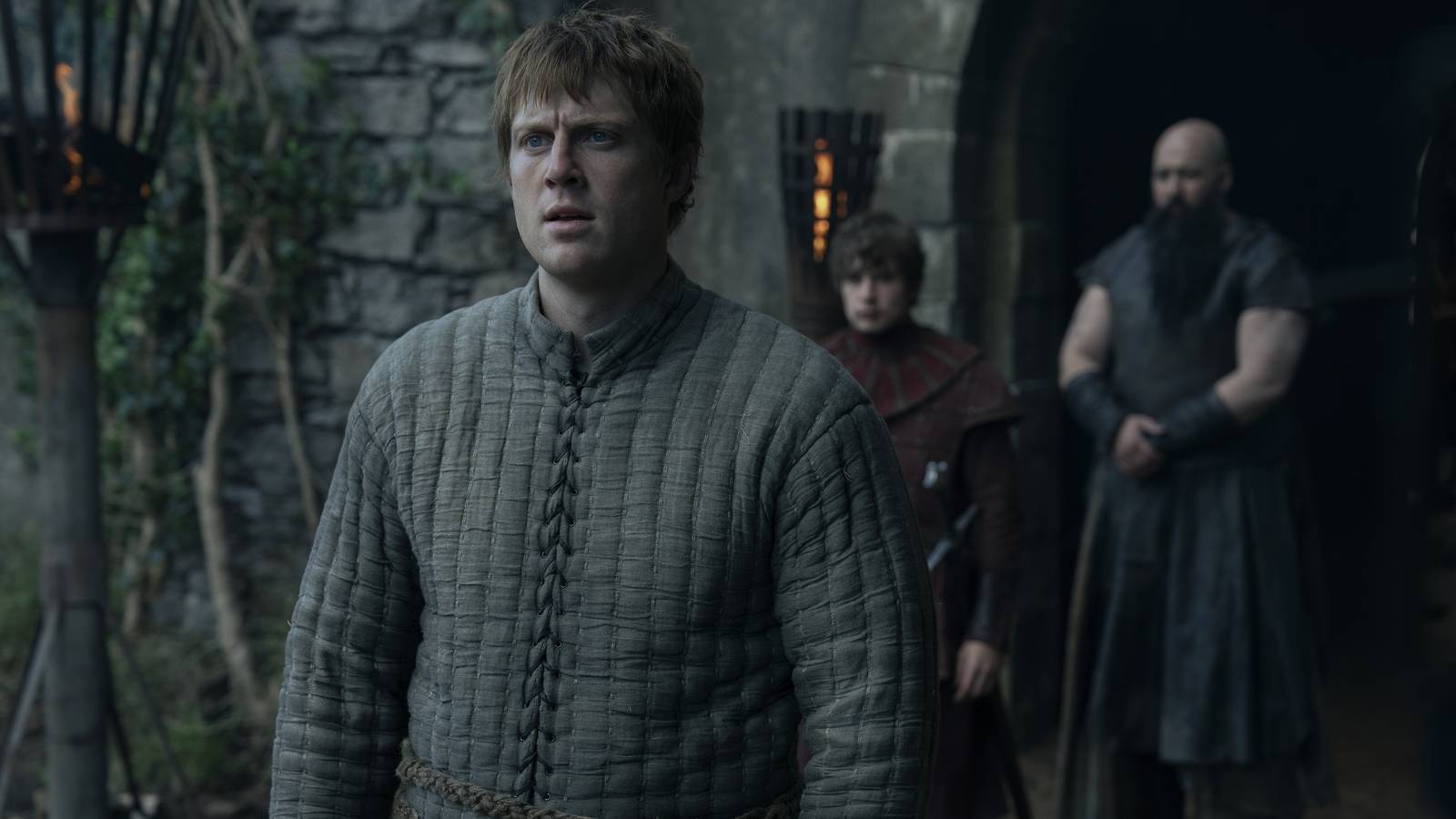 Duncan with Raymun and Steely Pate behind him in A Knight of the Seven Kingdoms