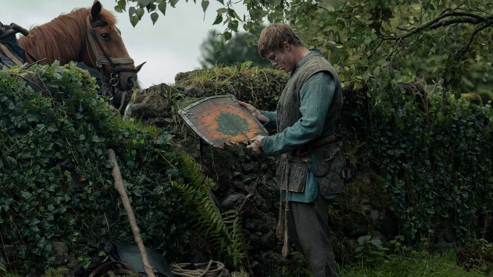 Dunk (Peter Claffey) looking at his shield in A Knight of the Seven Kingdoms episode 6. (1)