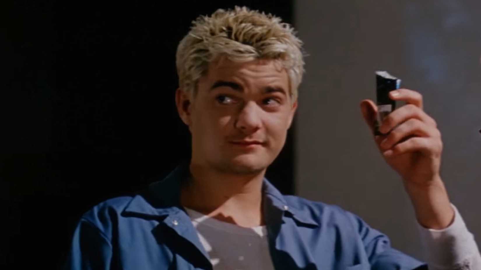 Cena de comendo Pop Rocks do trailer oficial de Lenda Urbana