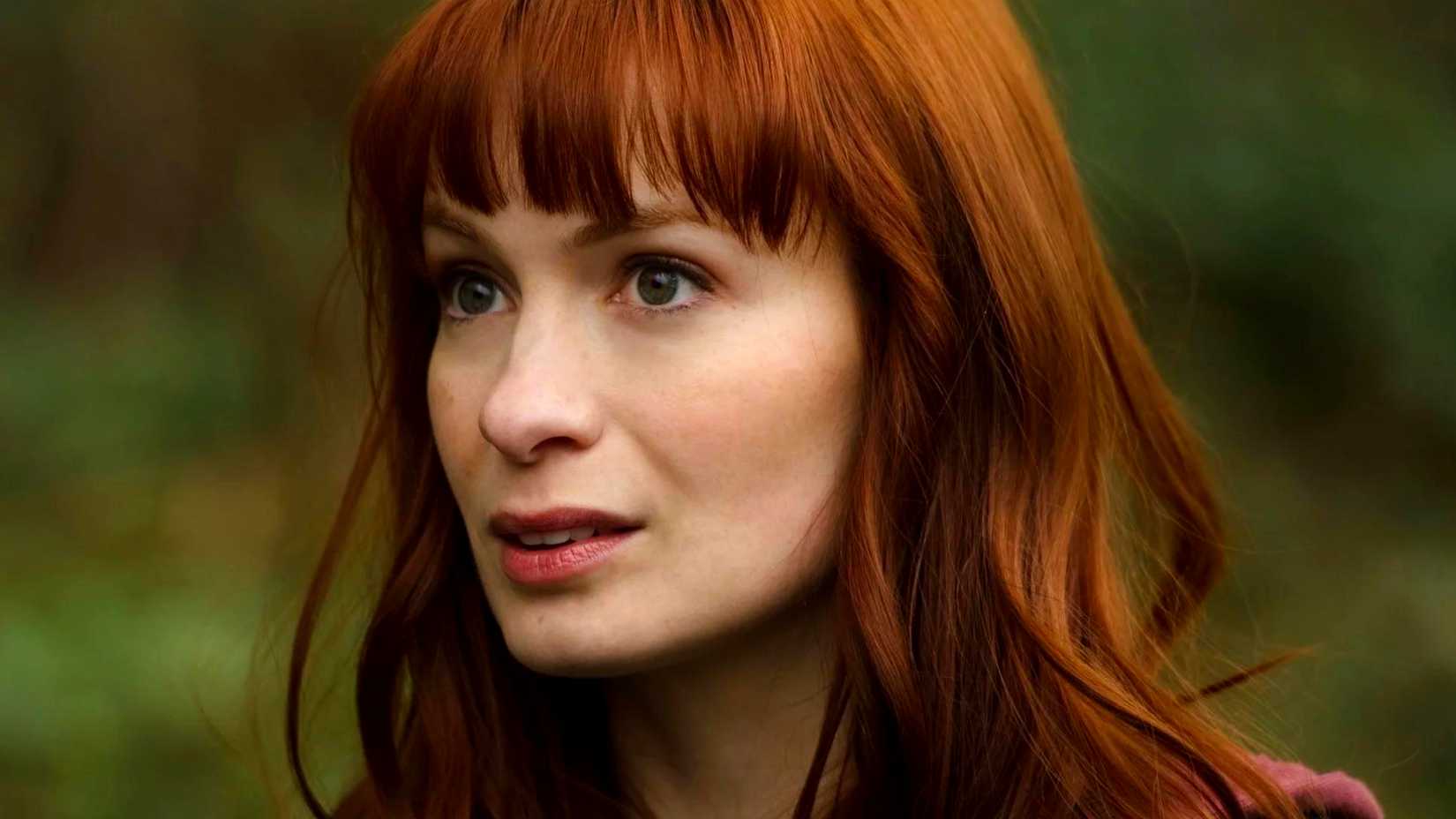 Felicia Day as Charlie looking worried in Supernatural.